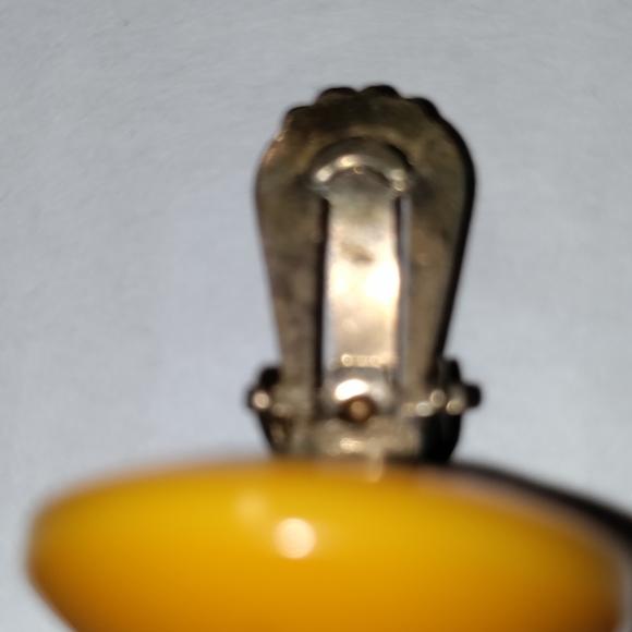 Vintage Bakelite earrings - Picture 4 of 5